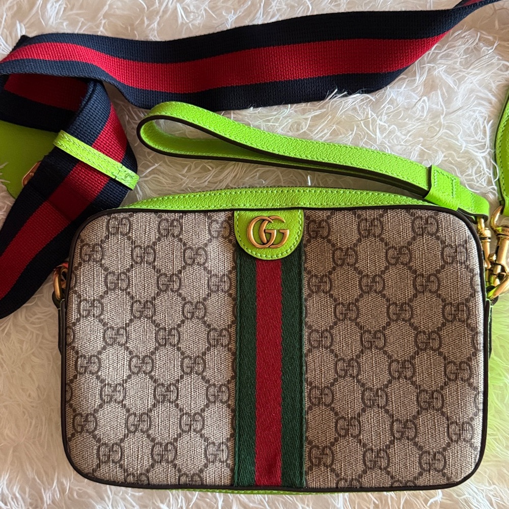 Gucci Beige and Neon Green GG Shoulder Bag - Picture 4 of 14